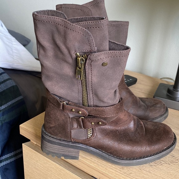 Carlos Shoes - Cute brown boots